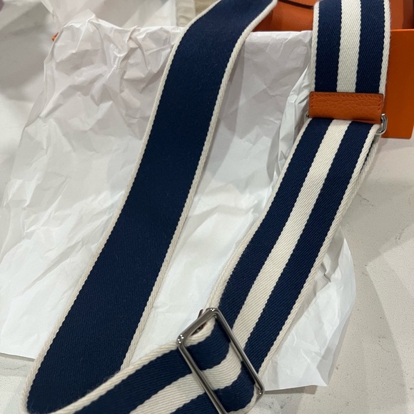 Hermes Vide Pouches Togo Calfskin purse. Orange with blue/white stripe strap - Picture 14 of 15